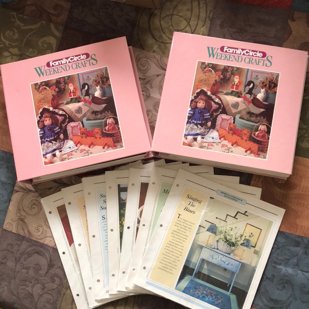 🌼Vintage🌼Two Full Binders of Crafting from Family Circle Weekend Craft Club🌺